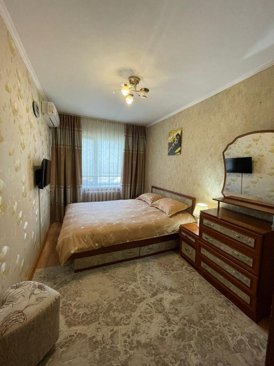 3-Х Комнатная Квартира В 5 Микр 104 Серии 4/4 Bischkek Exterior foto